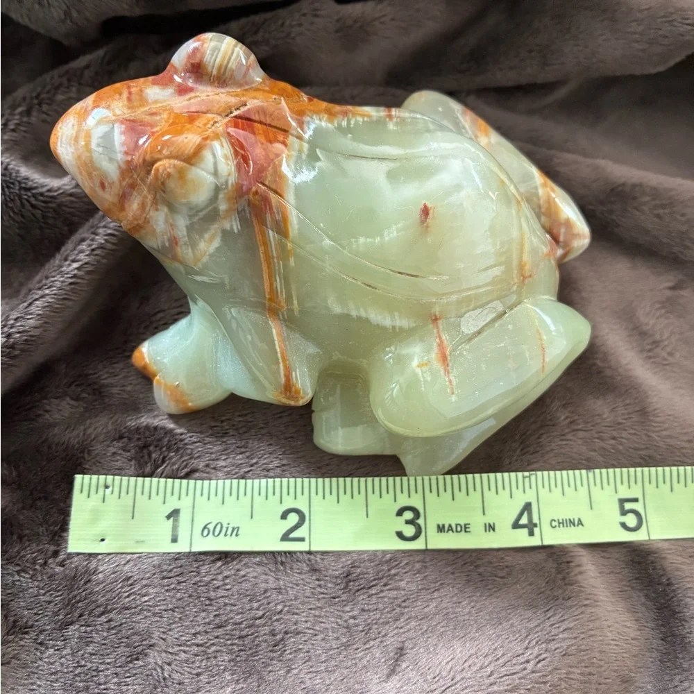 Carved Green Onyx Frog Figurine - Picture 5 of 9